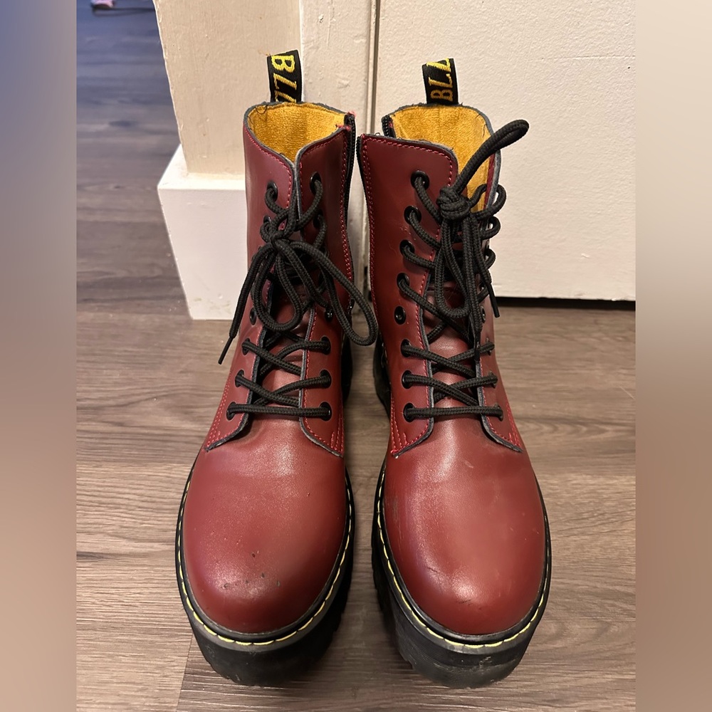 Maroon winter boots